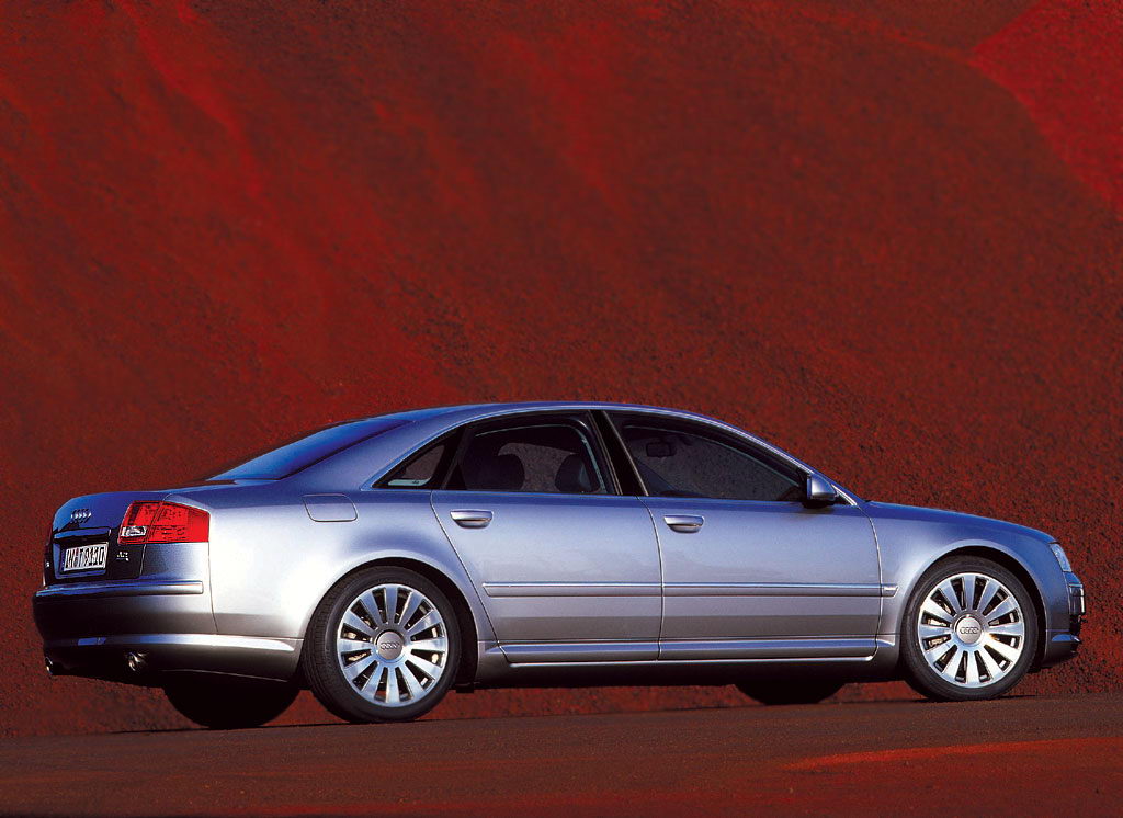 Audi A8 2002 002.jpg